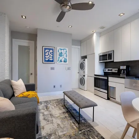 Cozy & Convenient Midtown Apartment!